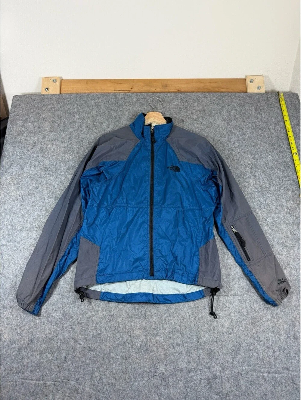 The North Face Goretex Jacket Mens Small Activent Blue Hiking Outdoor Gorpcore